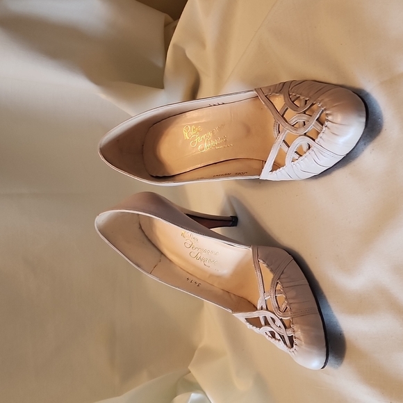 Beige heels with woven toes with pleated leather accents.. - Picture 1 of 7